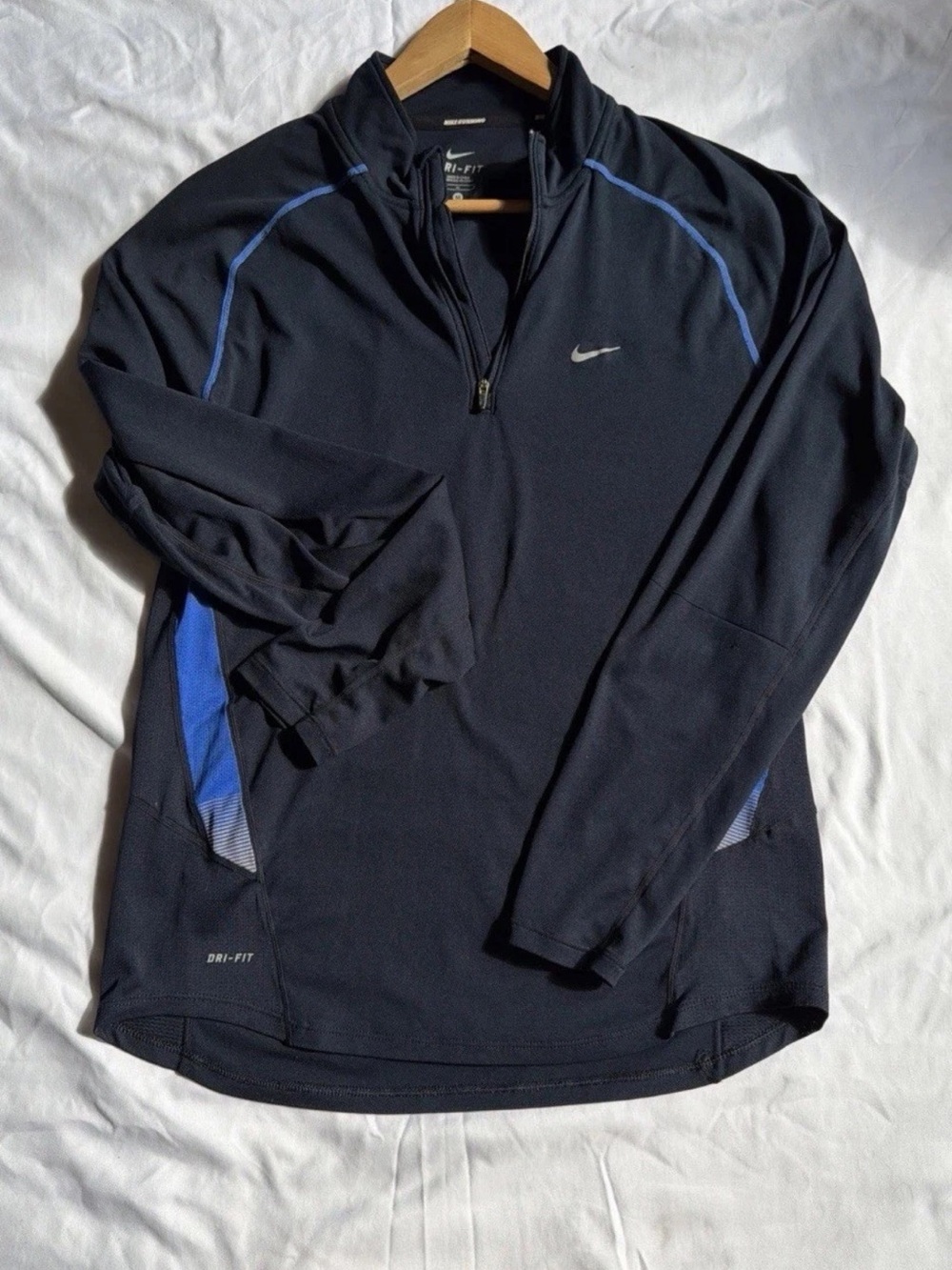 Nike Men’s Black Quarter-Zip Performance Jacket with Blue Accents